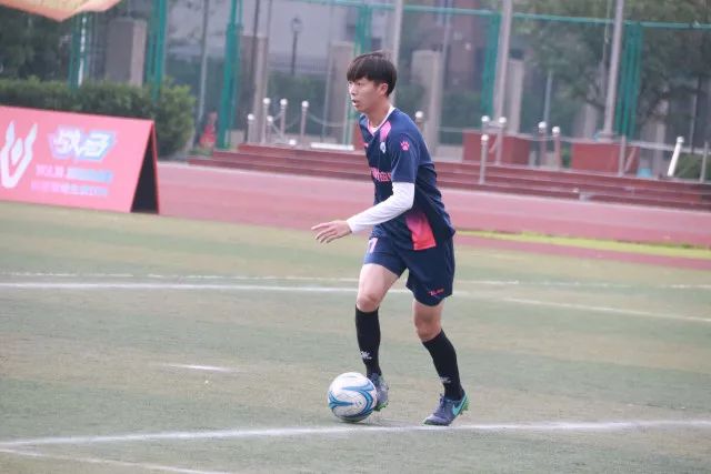 博特曼在热身赛中失误频频，遭英媒严厉指责
